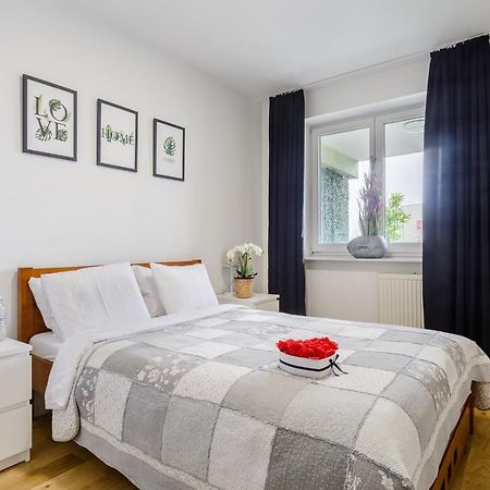 Family Apartment With A Terrace On Aleje Jerozolimskie Warsawa Bagian luar foto
