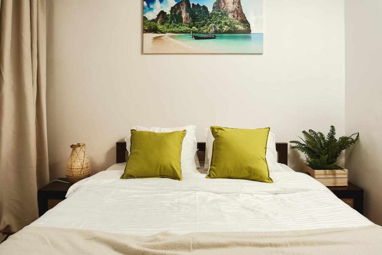 Family Apartment With A Terrace On Aleje Jerozolimskie Warsawa Bagian luar foto