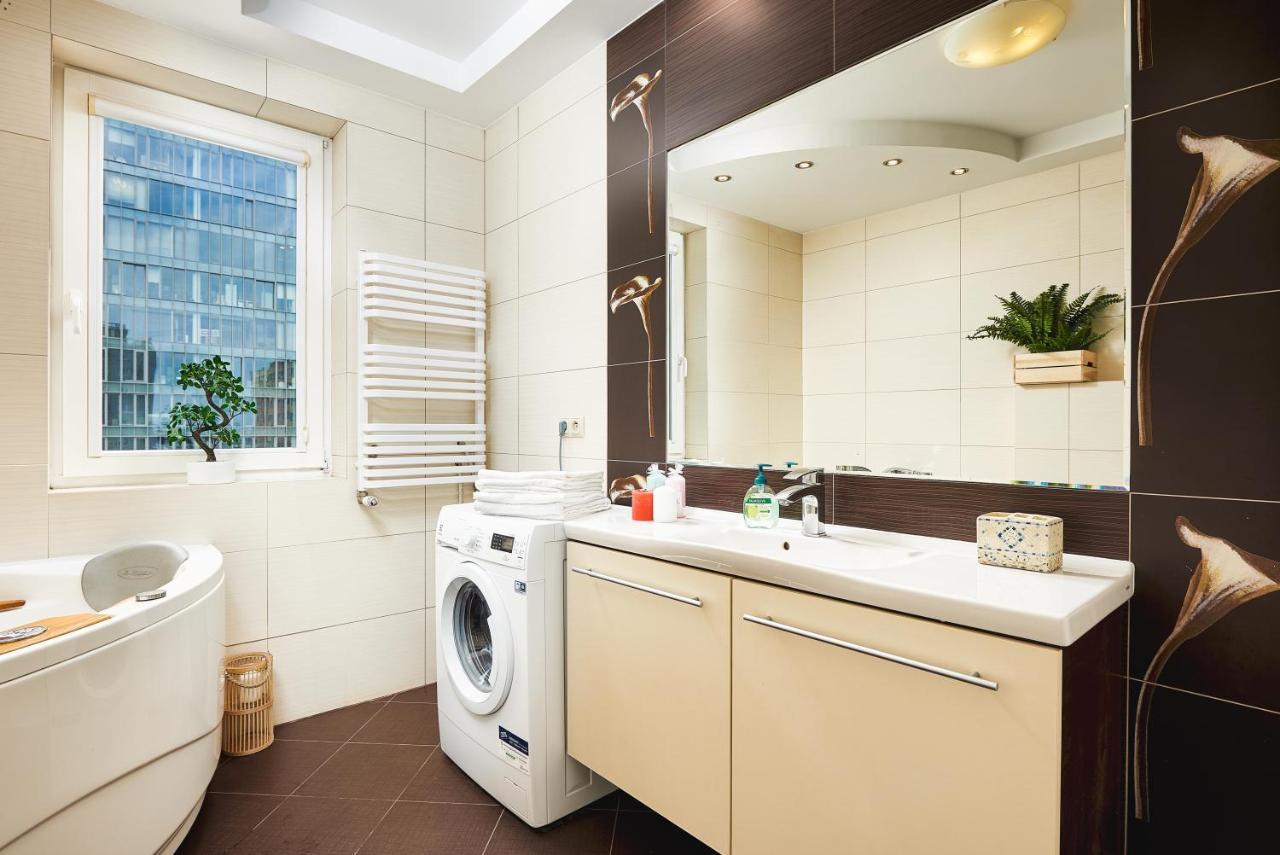 Family Apartment With A Terrace On Aleje Jerozolimskie Warsawa Bagian luar foto