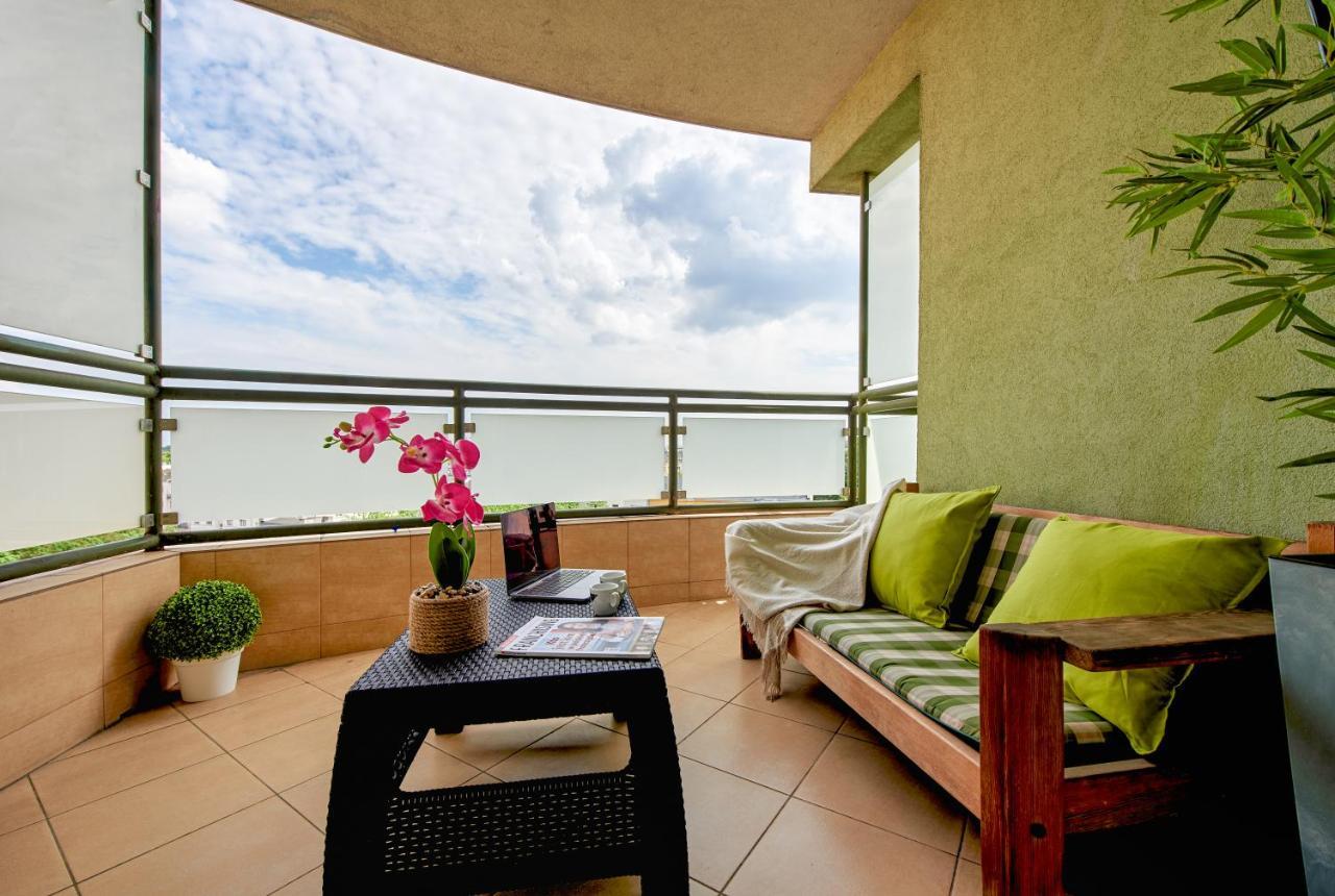 Family Apartment With A Terrace On Aleje Jerozolimskie Warsawa Bagian luar foto