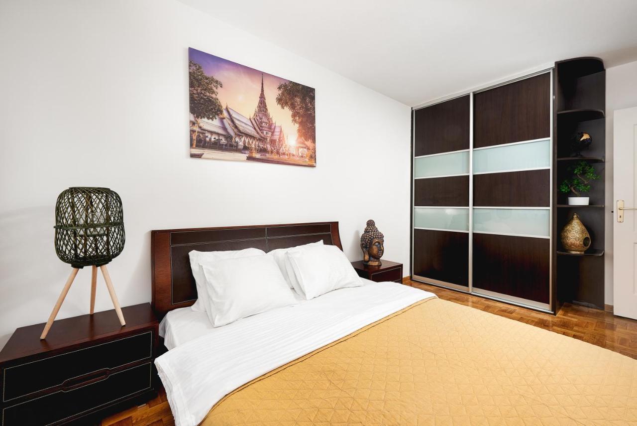 Family Apartment With A Terrace On Aleje Jerozolimskie Warsawa Bagian luar foto