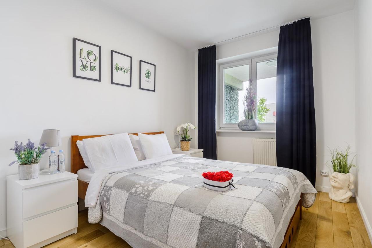 Family Apartment With A Terrace On Aleje Jerozolimskie Warsawa Bagian luar foto