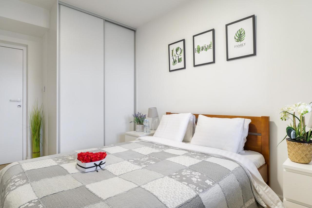 Family Apartment With A Terrace On Aleje Jerozolimskie Warsawa Bagian luar foto