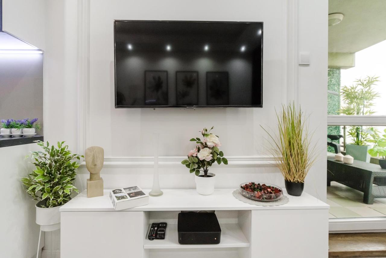 Family Apartment With A Terrace On Aleje Jerozolimskie Warsawa Bagian luar foto