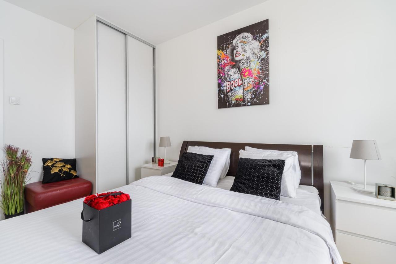 Family Apartment With A Terrace On Aleje Jerozolimskie Warsawa Bagian luar foto